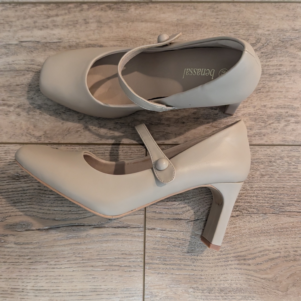 Cream Mary Jane Heels